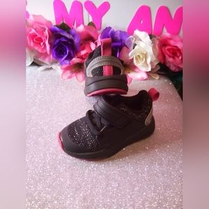 #208👉🏼Toddlers Pink🩷/Black🖤/Silver Shoes 👟